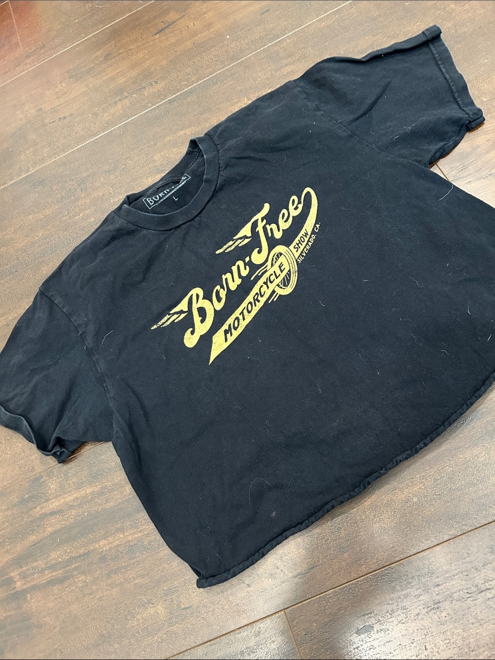 Cropped Born Free shirt
